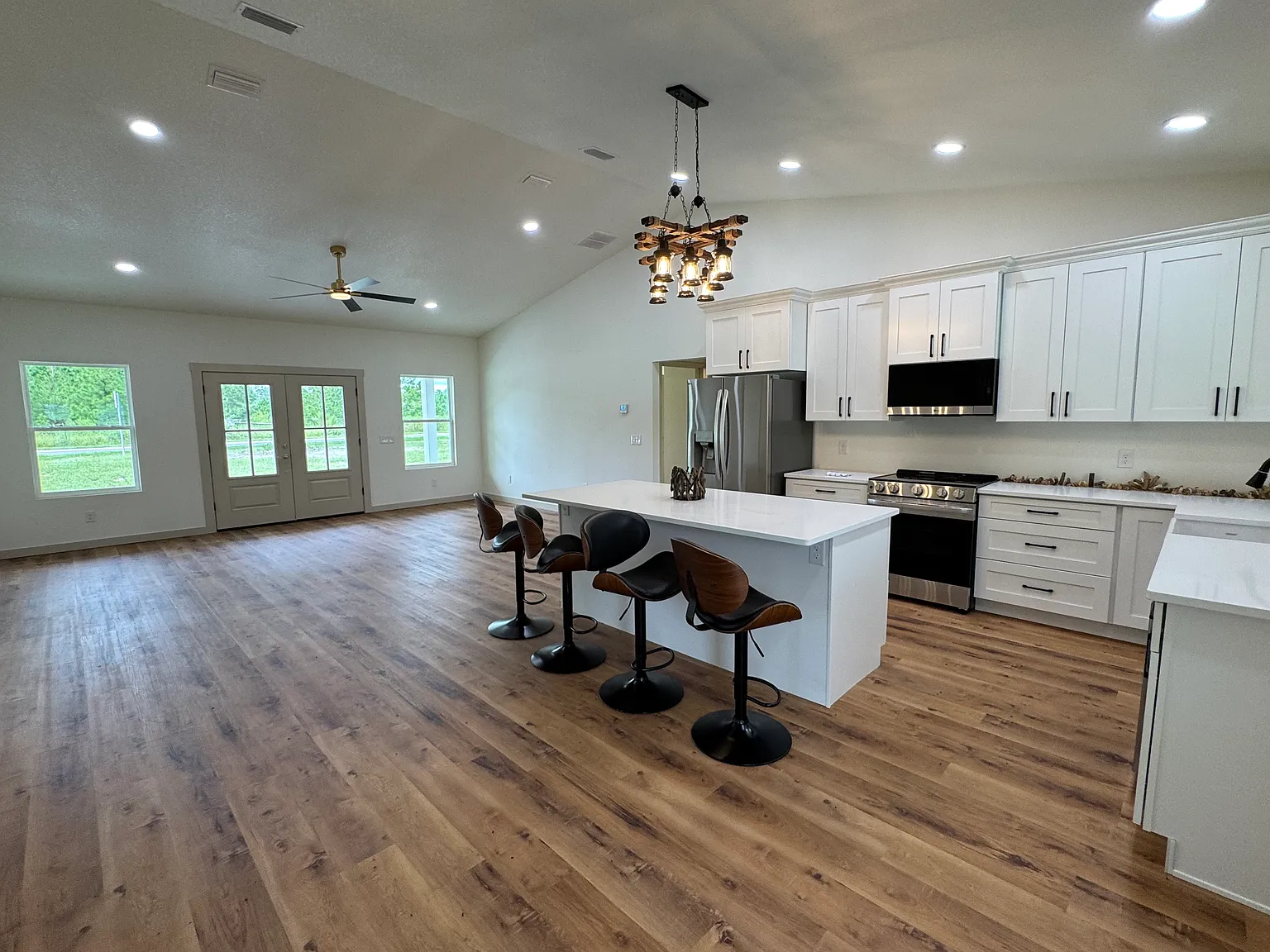 3 bed, 1500 sqft, $2,400 — Photo 4