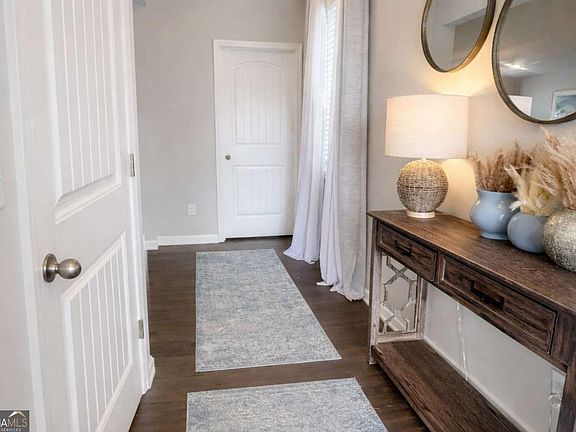 4th image of 182 Woodhouse Cir