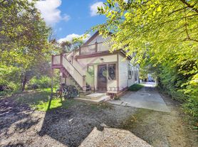 410 Eastern Ave SE, 3