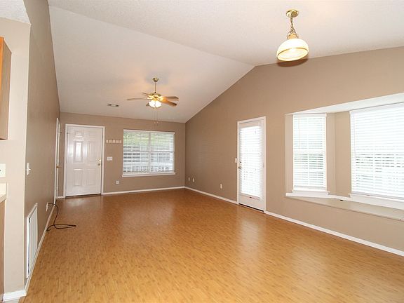 5th image of 3152 Parkway Dr