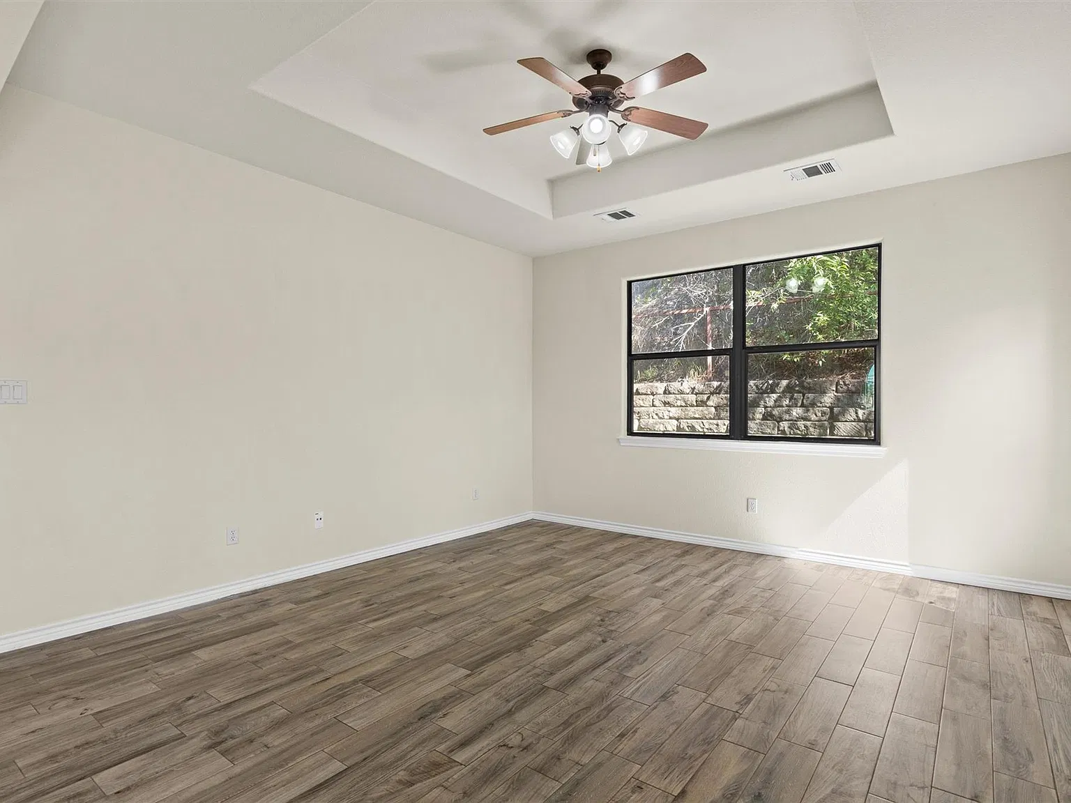 3 bed, 2.5 bath, 1846 sqft, $2,499 — Photo 4
