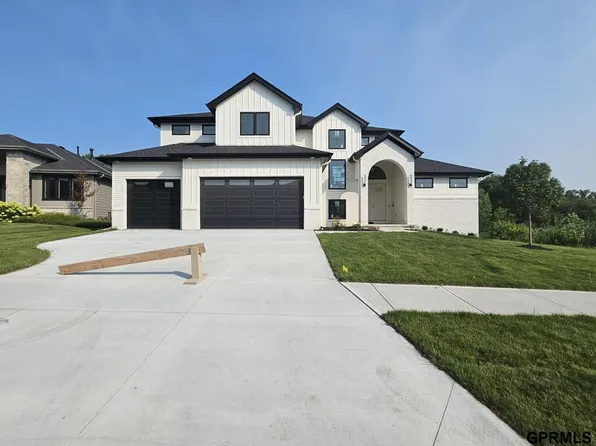 3912 S 213th Ave, Elkhorn, NE 68022