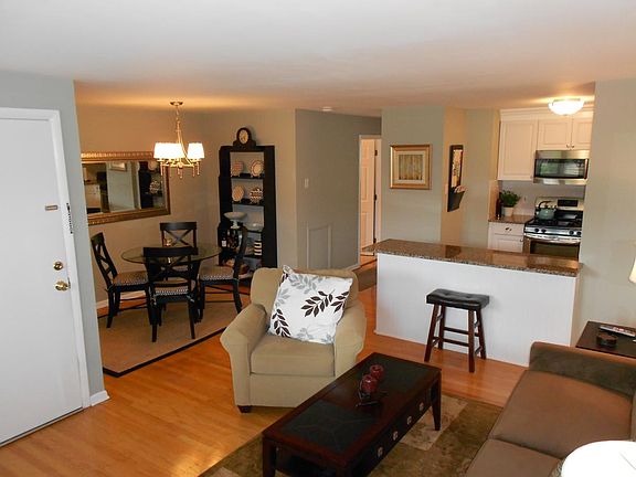 3rd image of 5444 Vicaris St #1
