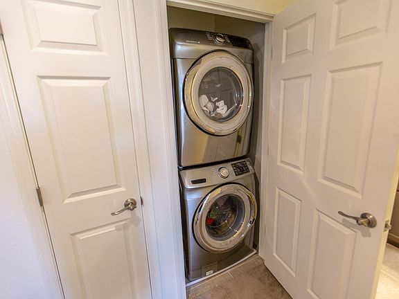 4th image of 325 N 56th Pl