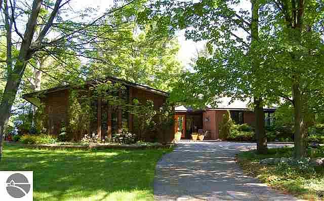 1st image of 404 Lamoreaux Dr
