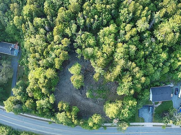 3rd image of 950 Fall River Rd