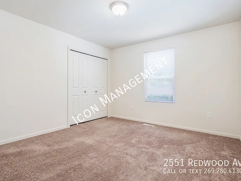 2551 Redwood Ave — Photo 13