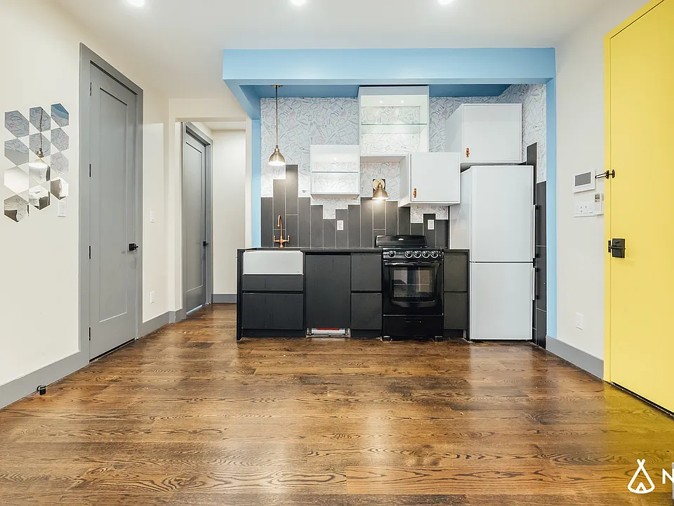 114 Jefferson St #4R