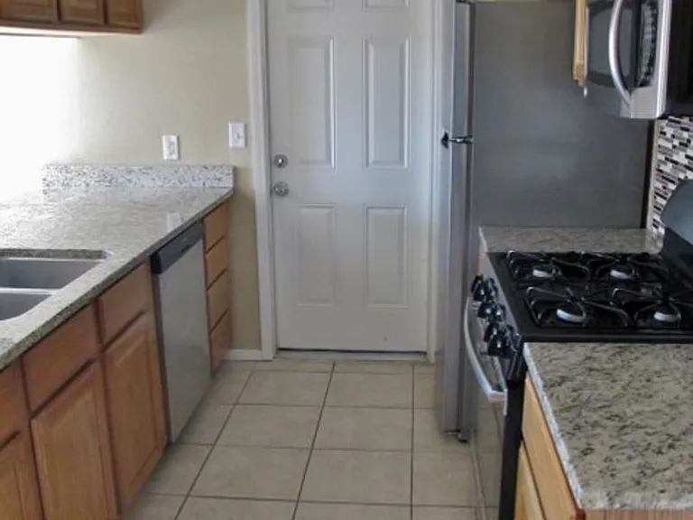 823 Plaza Encanto — Photo 7