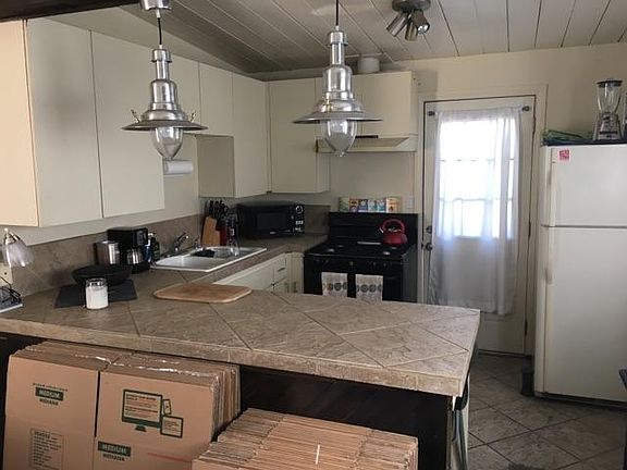 3rd image of 2071 Thomas Ave