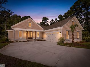 104 Sanford Dr, Waverly, GA 31565