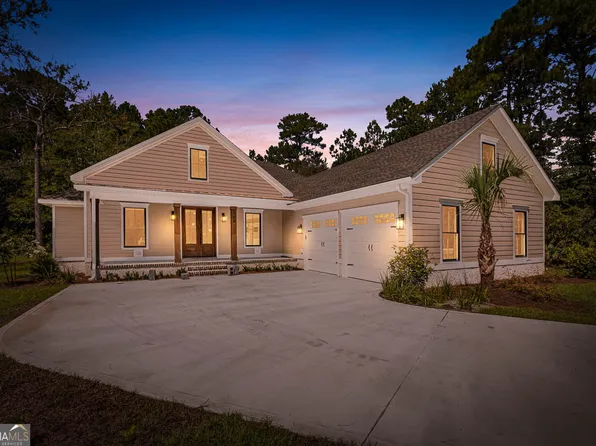 104 Sanford Dr, Waverly, GA 31565