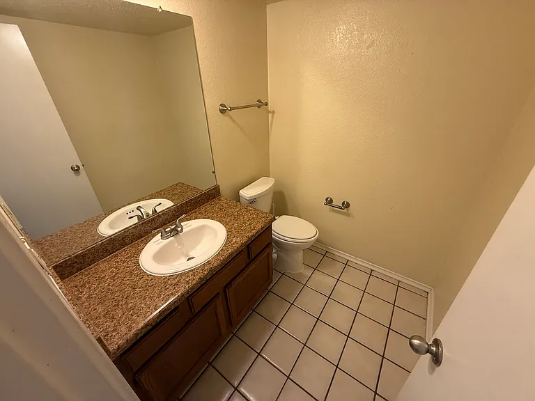 730 Bluebonnet Dr #B — Photo 6