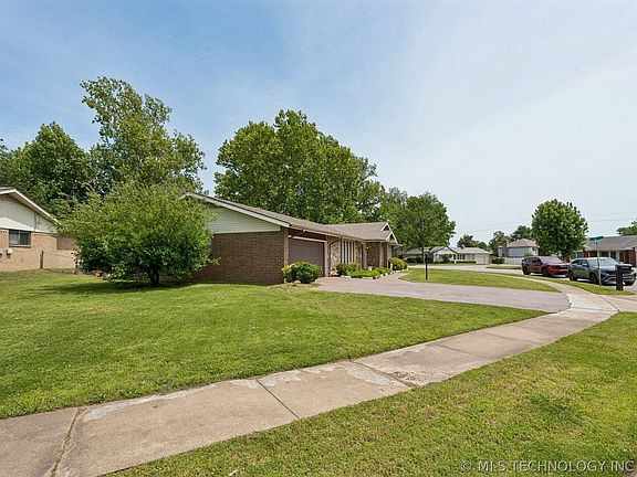 4th image of 2469 S 107th Ave E