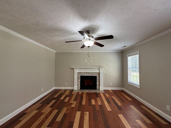 5th image of 111 Whistling Pine Dr