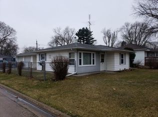 813 W 19th St, Sterling, IL 61081