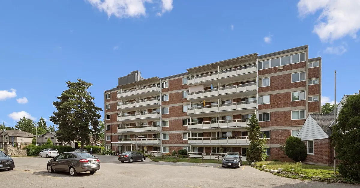 Surrey Place Apartments — Photo 3