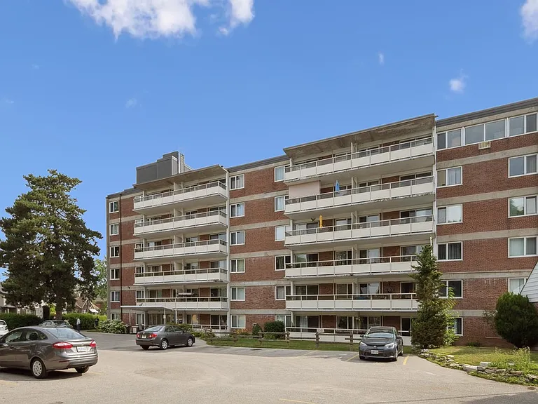 807 Frederick St — Photo 3