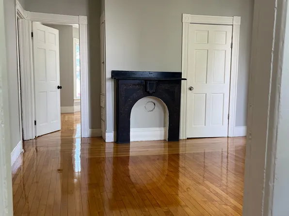 343 Manchester St APT 1, Manchester, NH 03103