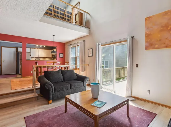 1670 Rosehill Cir, Lauderdale, MN 55108