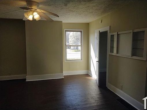 4th image of 2541 W Main St