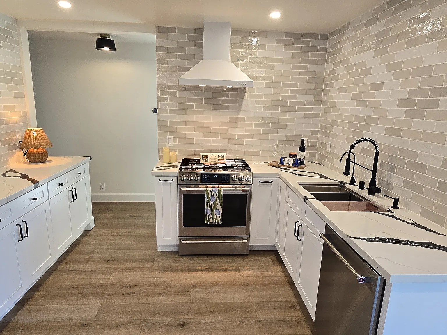 1534 Gordon St — Photo 3