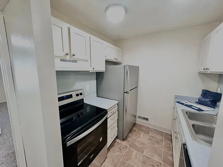 Foothill Terrace — Photo 97