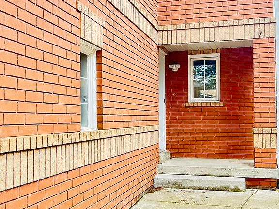 3rd image of 33 Clover Bloom Rd