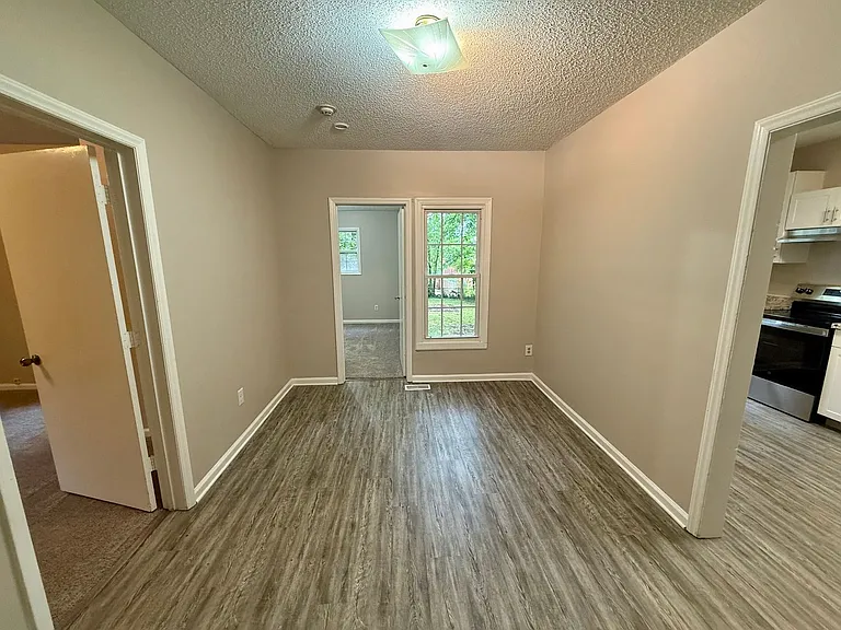 413 Everett St — Photo 12
