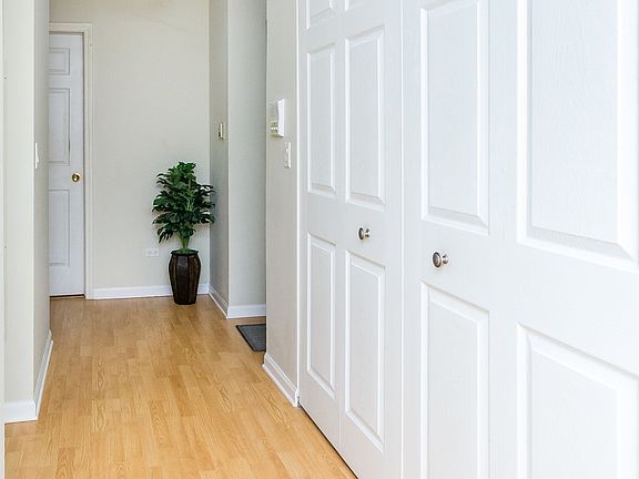 4th image of 930 Ontario St APT 4E