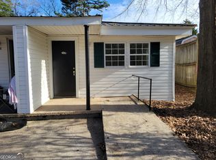 242 W Oak St, Winder, GA 30680