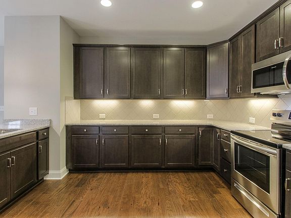 5th image of 214 Glennister Ct Lot 32