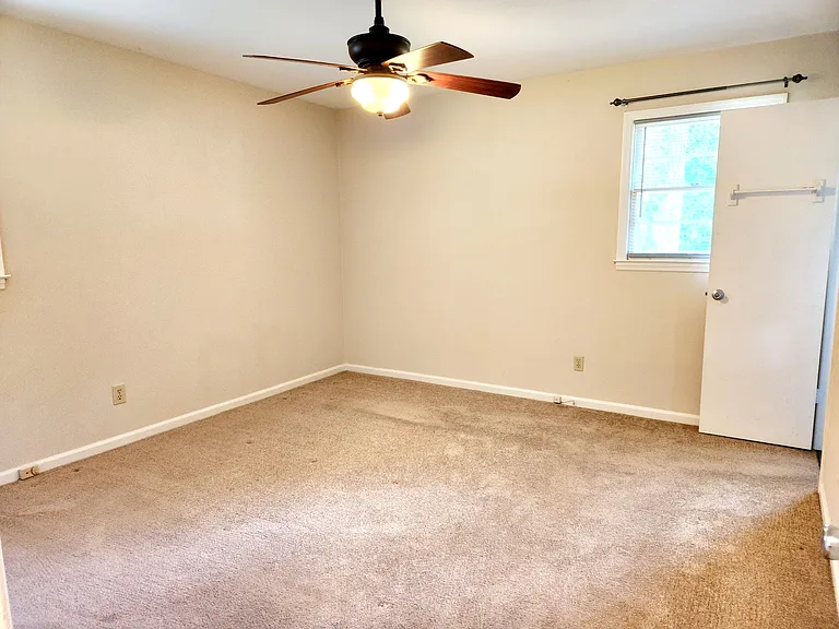 1482 Wesley Dr — Photo 18