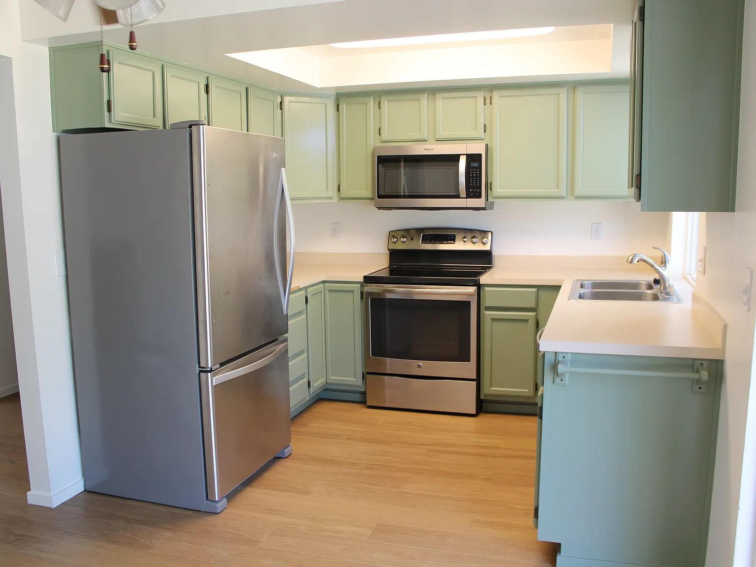 4 bed, 1380 sqft, $3,900 — Photo 3