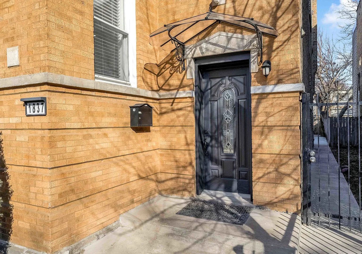 2 bed, 1100 sqft, $1,800 — Photo 2