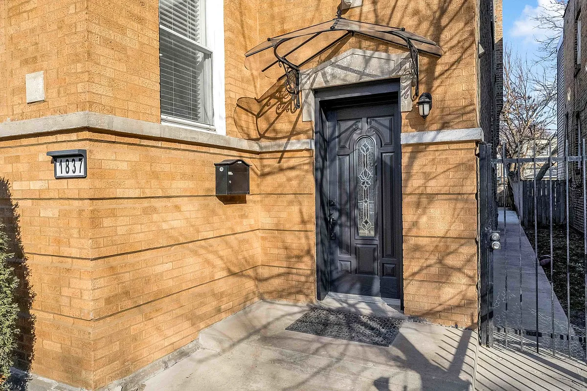 Building Photo - 1837 N Mason Ave #1