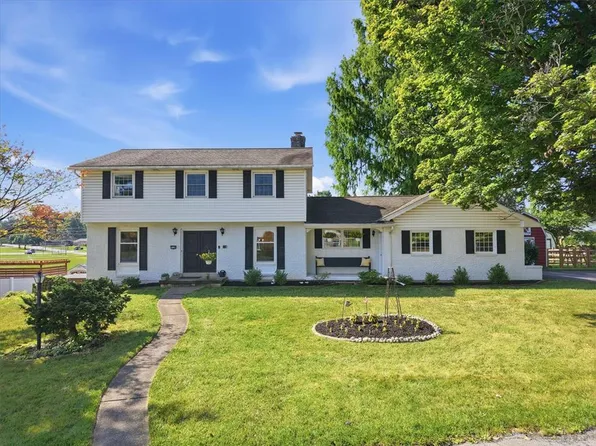 3146 Club Dr, Allentown, PA 18103