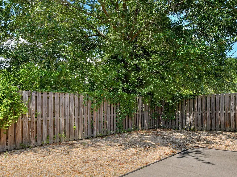 1239 Longpoint Dr — Photo 28