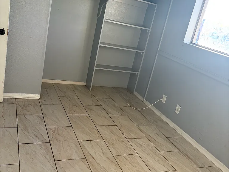 3135 W Pershing Ave — Photo 2