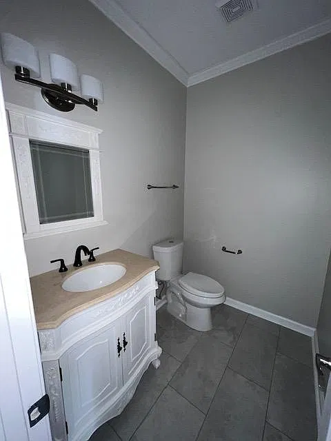 4 bed, 2.5 bath, 2864 sqft, $2,995 — Photo 2