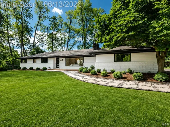 2129 Long Lake Shore Dr, West Bloomfield, MI 48323