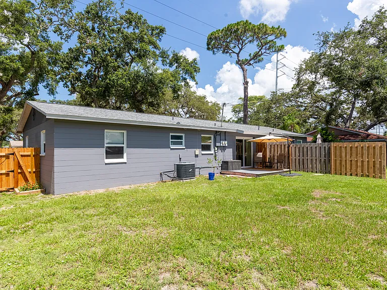 2079 N Betty Ln — Photo 22