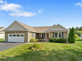 10 Pilgrim Cir, Nashua, NH 03063