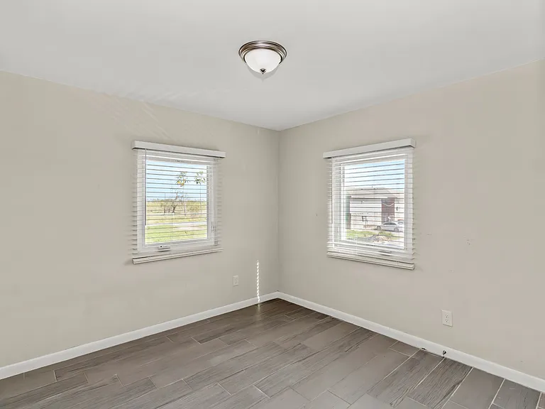 617 E Washington St #4 — Photo 8