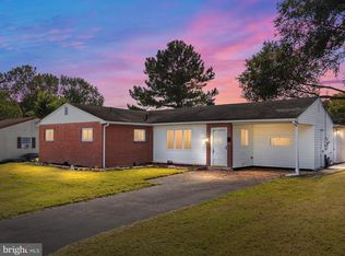 102 Longview Dr, Newark, DE 19711