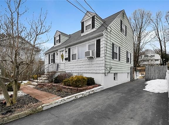 4th image of 51 Franklin Ave