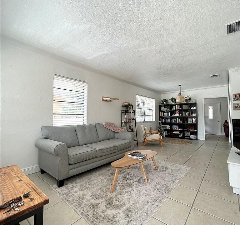 1st image of 225 E 41st Street