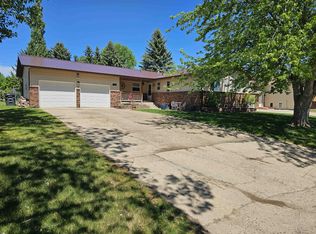 710 W McKinley Ave, Underwood, ND 58576
