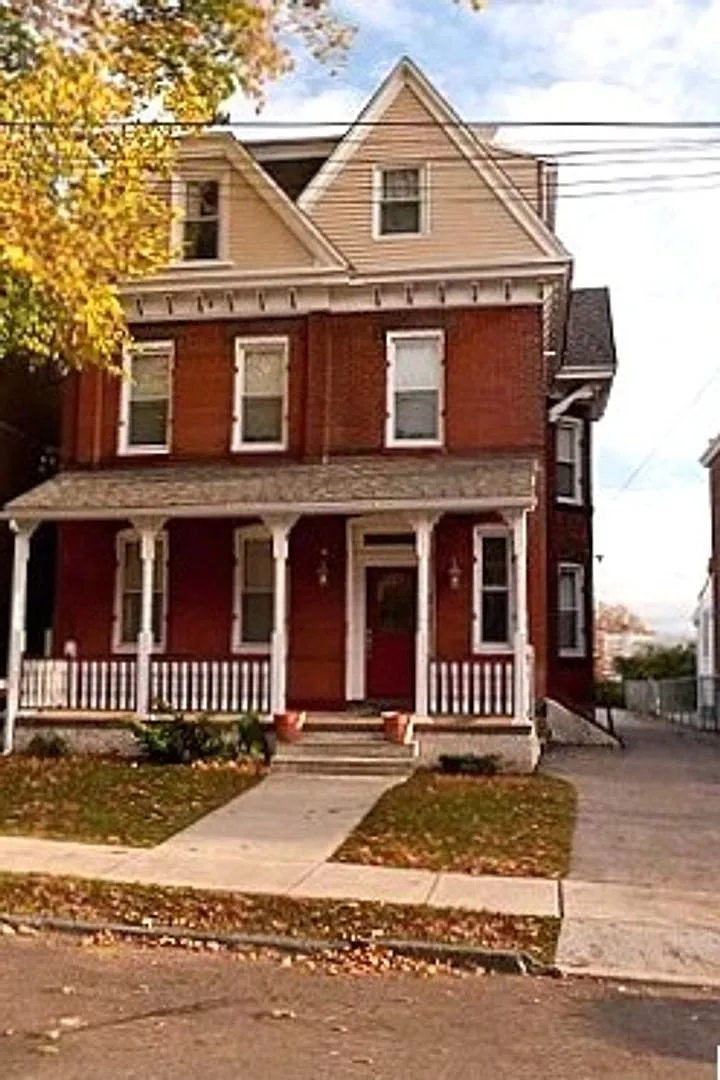 Sumac St 204 — Photo 3