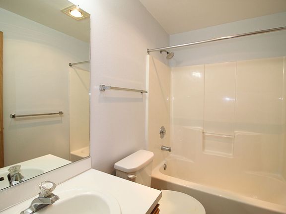 5th image of 730 SE 8th Ave APT B201